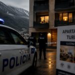Policía frente a un apartamento turístico en Andorra