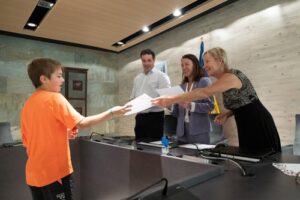Entrega de diplomas a alumnos ecociudadanos en Ordino