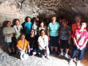 Grupo de mujeres durante su visita a Pallerols y la Cabana de Sant Rafael