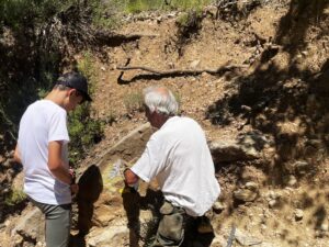 Grupo de voluntarios trabajando en el Camí d'Andorra