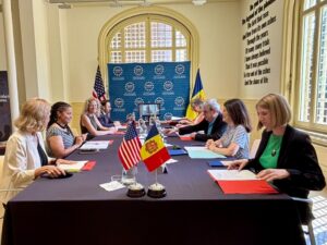 Reunión del Comité Bilateral Fulbright en Andorra con asistentes estadounidenses