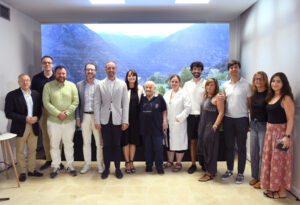 Grupo de personas en la presentación del proyecto audiovisual sobre el románico en Andorra.