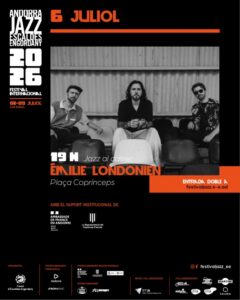 Émile Londonien Trio actuando en un concierto de jazz al aire libre