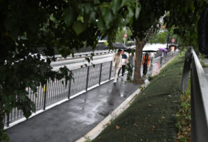 Nuevo tramo de acera en la CG1 mejorando la seguridad de los peatones
