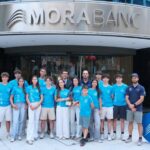 Entrega del premio al Mérito Deportivo 2026 a MoraBanc con representantes del esquí club.
