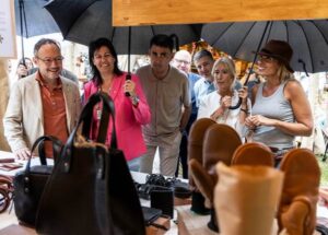 Inauguración del festival Serenalla Market en el Prat Gran con autoridades y productos artesanales