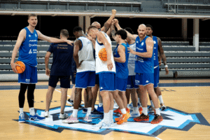 Jugadores del MoraBanc Andorra en entrenamiento en pista