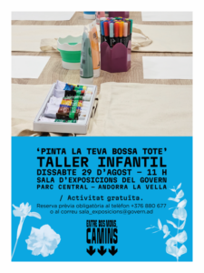 Mesa con materiales para el taller infantil de pintura de bolsas tote
