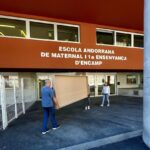 Entrega de tableros de robótica educativa en una escuela de Andorra