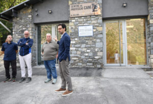 Visita al Centro de Protección Canino en Andorra con autoridades locales.