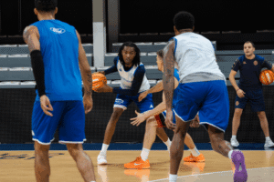 Jugadores del MoraBanc Andorra entrenando antes del partido contra Monbus Obradoiro