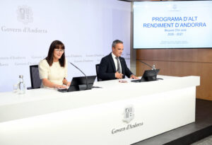 Presentación del programa de becas deportivas en Andorra con dos ponentes