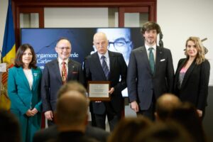 Ceremonia de entrega de la Orde de Carlemany a Josep Viladomat