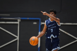 Jugador del Sénior B del BC MoraBanc Andorra durante un partido de baloncesto