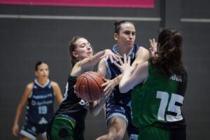 Jugadoras del Sénior Femenino Gala Perfumeries en un partido de baloncesto